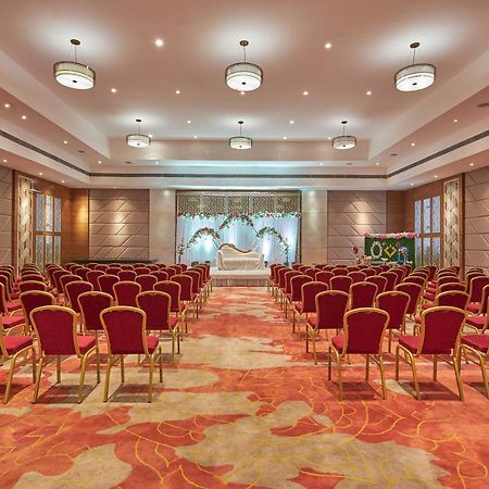 Royal Orchid Central Grazia, Наві-Мумбаї Екстер'єр фото