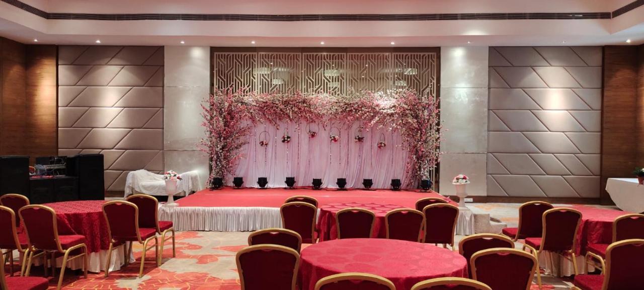 Royal Orchid Central Grazia, Наві-Мумбаї Екстер'єр фото