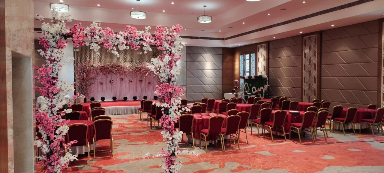 Royal Orchid Central Grazia, Наві-Мумбаї Екстер'єр фото
